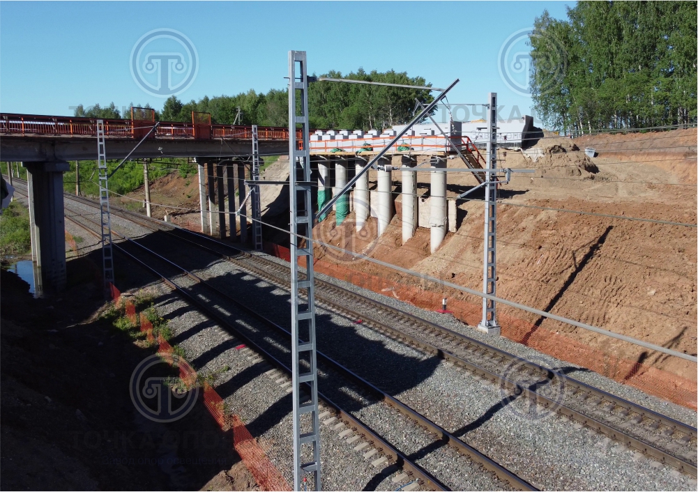 Опоры контактной сети железных дорог.jpg Опоры контактной сети железных дорог.jpg